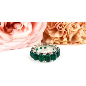 ring in wit goud gezet met groenagaat cabochons
