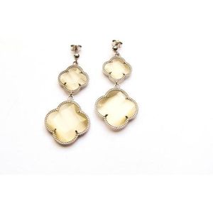 model Double Fiori groot oorringen in zilver parelmoer klavers