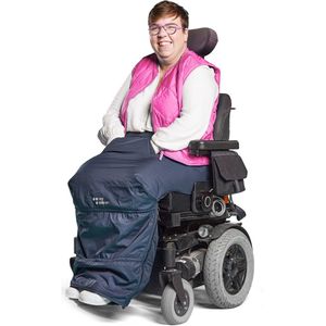 MyBlanket Zomer L/XL, compact en licht, wind- en waterdicht rolstoeldeken, snel geplaatst zonder op te staan uit de rolstoel, voor manuele én elektrische rolstoel; 38 x 24 x 8 cm ; 0,515 kg, wasbaar op 30°C - Night Blue met Paarse rits