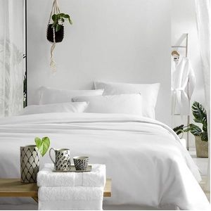 Beddengoed Olivia Off-White, dekbedovertrek 240 x 220 cm + 2 kussenslopen 60 x 70 cm