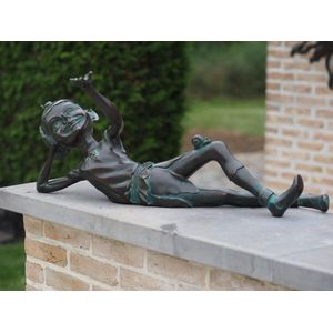 Tuinbeeld - bronzen beeld - Pixie / kabouter liggend - Bronzartes - 33 cm hoog