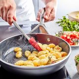 Demeyere Alu Plus 3 Ceraforce Koekenpan 24 cm - Snelle warmtegeleiding en blijvend vlak bakoppervlak