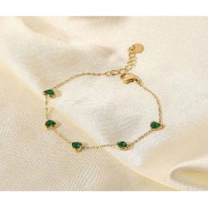 Twice As Nice Armband in goudkleurig edelstaal, 5 witte kristallen 17 cm+2 cm