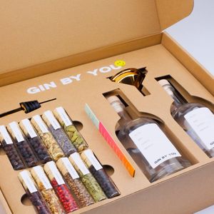Gin By You® Premium Geschenkset - Gin Tonic Cocktail Gift Set - Kruiden Cadeau Box | Pakket om zelf gin te maken met beschrijfbaar etiket