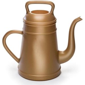 <p>Deze goudkleurige Xala Lungo gieter van Capi is niet alleen verrassend, maar ook zeer praktisch. Het trendy ontwerp is gebaseerd op een koffiekan en maakt deze gieter een geweldige aanwinst voor je tuin. Met een inhoud van 12 liter is deze gieter eenvoudig te gebruiken en biedt het een handige bewateringsoplossing voor al je planten.</p>
<p>De Xala Lungo is gemaakt van polypropyleen, waardoor het materiaal lichtgewicht en onbreekbaar is. Dit maakt de gieter zowel geschikt voor binnen- als buitengebruik. Bovendien is het product 100% recyclebaar, waardoor het ook nog eens een duurzame keuze is.</p>
<p>De afmetingen van de gieter zijn 46 x 26 x 43 cm (B x D x H), waardoor het een goede maat heeft om voldoende water te kunnen dragen. Het trendy ontwerp zorgt ervoor dat de gieter er ook nog eens stijlvol uitziet in je tuin.</p>
<p>Met de goudkleurige Xala Lungo gieter haal je een praktische en trendy bewateringsoplossing in huis. Het lichtgewicht en onbreekbare materiaal, samen met de inhoud van 12 liter, maken deze gieter een ideale keuze voor zowel binnen- als buitengebruik. Bovendien draag je met de aanschaf van deze gieter bij aan een duurzame toekomst, aangezien het product 100% recyclebaar is.</p>
<ul>
  <li>Kleur: goud</li>
  <li>Materiaal: polypropyleen</li>
  <li>Afmetingen: 46 x 26 x 43 cm (B x D x H)</li>
  <li>Trendy ontwerp</li>
  <li>Inhoud: 12 L</li>
  <li>100% recyclebaar</li>
  <li>Voor binnen- en buitengebruik</li>
  <li>Onbreekbaar</li>
  <li>Lichtgewicht</li>
</ul>