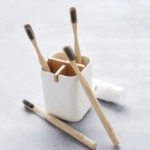 Point Virgule Set van 4 bamboe tandenborstels met houtkoolshaar 19cm