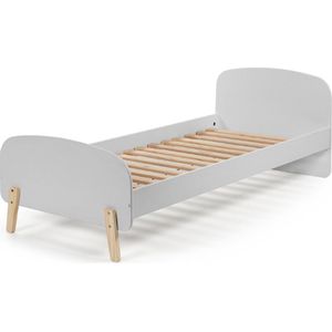 Deze KIDDY combinatie bestaat uit een bed (90x200), nachtkastje en 2 wandplanken (45 en 65 cm).