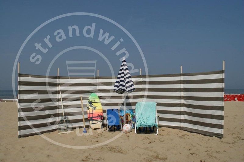 Strand Windscherm 6 meter dralon Taupe /wit met houten stokken