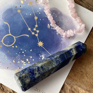 Edelsteen giftset - STERRENBEELD STIER - Edelsteen obelisk Lapis Lazuli - armband Rozenkwarts - Edelsteen Rhodoniet - Duurzame Luxe Geschenkdoos - Perfect geschenk voor sterrenbeeld STIER