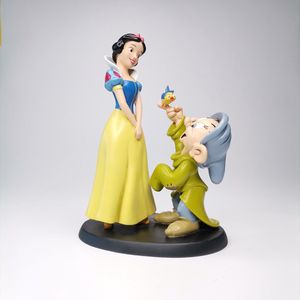 Disney, Statue , figurine Snowhite & Dopey . Beeldje Sneeuwitje met Dopey 24 cm