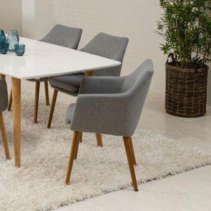 AC Design Furniture Trine Gestoffeerde eetkamerstoel met lichtgrijs zitting en poten van eikenhout, 58 x 84 x 58 cm (b x h x d)