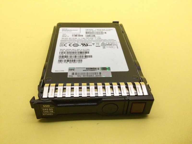 Hewlett Packard Enterprise - 1.92TB SAS RI SFF SC DS SSD - 2.5 inch - NVMe