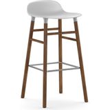 Normann Copenhagen Form Barstool barkruk 75cm met walnoten onderstel