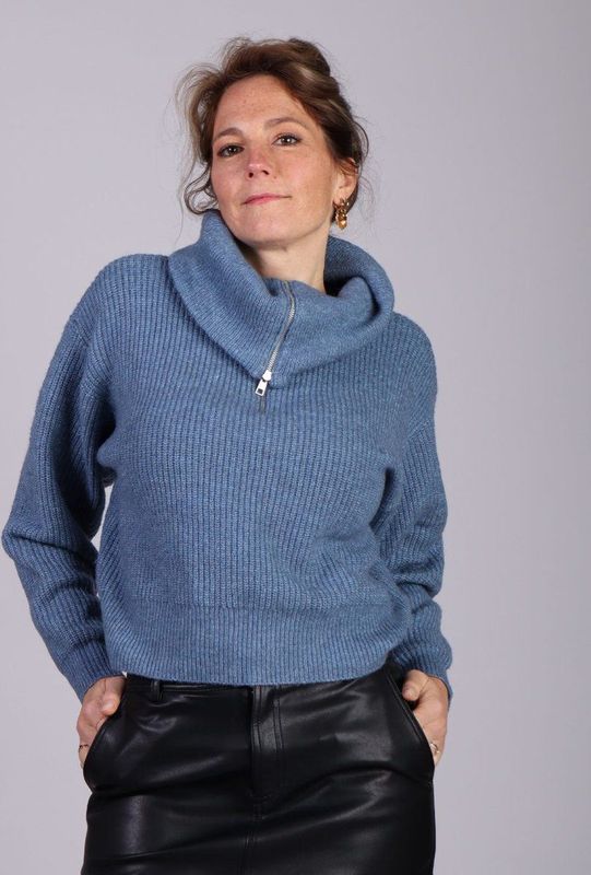 Lichtblauwe gebreide trui met halve rits Gyetta - MSCH Copenhagen