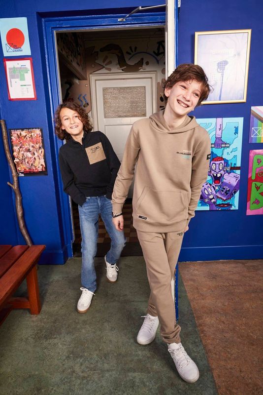 Indian Blue Jeans - Hoodie Backprint - Bruin - Sweater