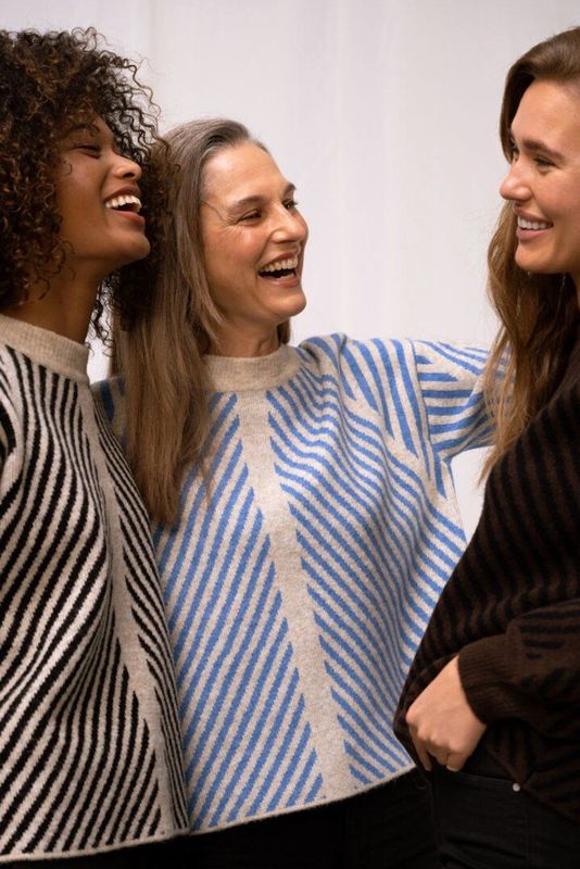 KAFFE Damestrui - Beigekleurig met Cornflower Strepen - Regular Fit