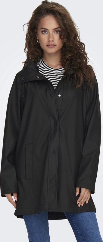 Regenjas met kap ONLY. Polyurethaan materiaal. Maten XS. Zwart kleur