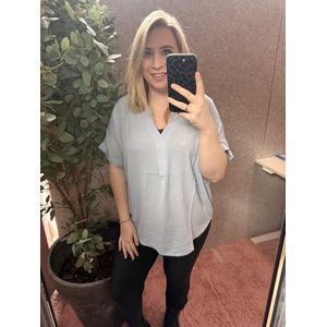 ONLY - CARMAKOMA - Top - Lichtblauw - V-hals - Korte Mouwen