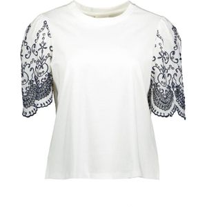 Jacqueline de Yong T-shirt Jdyoma Broderie Anglaise Top Jrs 15341457 Cloud Dancer/black Iris Emb Dames Maat - S