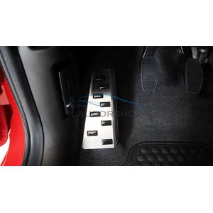 Fiat Panda type3 footplate voetsteun rvs voorzien van antislip pasvorm tbv model VANAF 2012 links roest vrijstaal ter bescherming vloertapijt