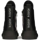 Zwarte leren platte enkellaarsjes met een rits aan de voorkant en de hoge tong