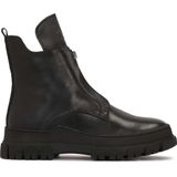 Zwarte leren platte enkellaarsjes met een rits aan de voorkant en de hoge tong