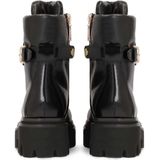 Damesleren platte enkellaarsjes met riempje versierd met metalen letters