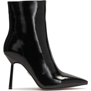 Lacquered boots with a thin heel