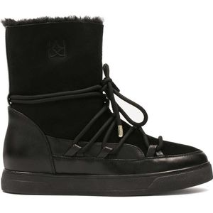 Black snow boots with suede upper