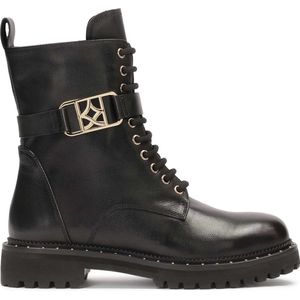 Classic boots with detachable strap
