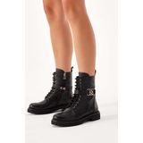 Classic boots with detachable strap