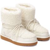 Cream snow boots on a brown sole
