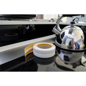 Quest Zachte Plint Zelfklevend - 18 mm x 18 mm - Buigbare Afwerkstrip voor Keuken en Badkamer - Afdichtband - PVC, Flexibel, Waterdicht, Decoratief (Zwart, 5m)