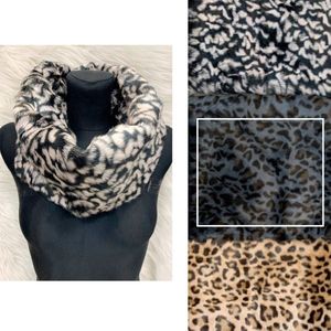 Sjaal dames - losse bontkraag - ronde colsjaal - nekwarmer - zacht warm breisel - nepbont - luipaard - donker blauw grijs