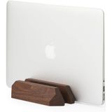 Oakywood Dual Laptop Dock – Dubbele houten verticale laptopstandaard voor het organiseren van twee apparaten – Verstelbaar laptopopbergrek – Verticale laptophouder – 7,1x4,5x1,6” – Walnoot