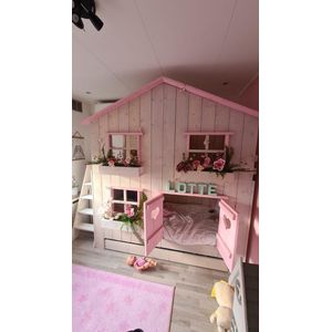 Roos Bedhuisje | Boomhutbed | Steigerhout | Kinderbed | Whitewash Met Roze afwerking