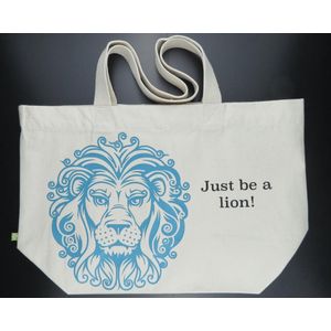 Shopper xl "" Just be a lion"" biologisch katoen. Te gebruiken als shopper, luiertas, strandtas of gewoon om boodschappen mee te doen.