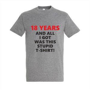 Grappig Verjaardag T-shirt ""18 Years and All I Got Was This Stupid T-shirt"" – Perfect Cadeau voor 18 Jaar – 100% Katoen – Verjaardagscadeau voor Hem/ Haar - Maat 3XL - Sport Grey Melange
