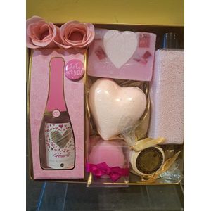 geschenk set vrouwen verjaardag - moeder dag - kerst - leuk geschenk - zeep - verzorging - bruisbal