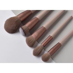 Natuurlijke Biologische Make Up kasten; zeer zachte synthetische haren met houten grip. Mooi design en milieu bewust.