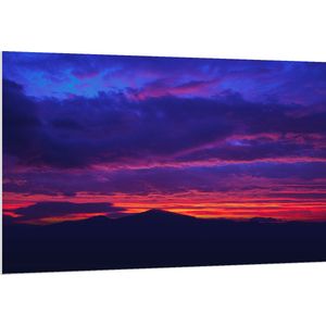 WallClassics - PVC Schuimplaat - Geleurde Zonsondergang achter Heuvel - 150x100 cm Foto op PVC Schuimplaat (Met Ophangsysteem)