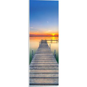 WallClassics - PVC Schuimplaat - Steiger in het Water naar Zonsondergang - 20x60 cm Foto op PVC Schuimplaat (Met Ophangsysteem)