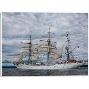 WallClassics - PVC Schuimplaat- Grote Vissersboot met Schapenwolken - 40x30 cm Foto op PVC Schuimplaat