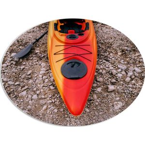 WallClassics - PVC Schuimplaat Ovaal - Rood Oranje Kano op het Land - 80x60 cm Foto op Ovaal  (Met Ophangsysteem)
