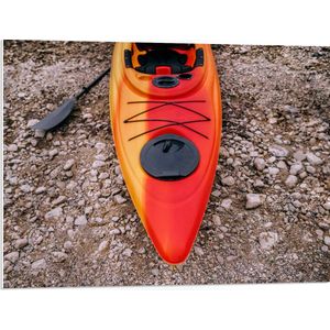 WallClassics - PVC Schuimplaat- Rood Oranje Kano op het Land - 80x60 cm Foto op PVC Schuimplaat