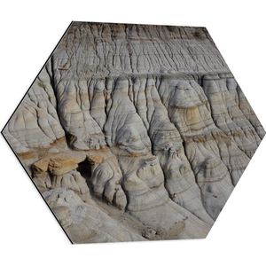 WallClassics - Dibond Hexagon - Grijze Rotsen - 60x52.2 cm Foto op Hexagon (Met Ophangsysteem)