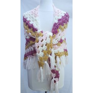 Omslagdoek met franjes grote driehoek sjaal gehaakt in roomwit lichtroze lila mosterdgeel