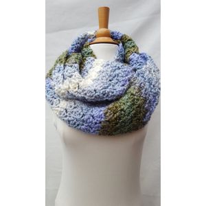 Colsjaal warme tunnelsjaal gehaakt in blauw wit en groentinten handgemaakte sjaal