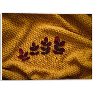 PVC Schuimplaat- Kleine Rode Blaadjes van Plant op Okergeel Deken - 40x30 cm Foto op PVC Schuimplaat