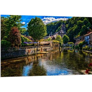 PVC Schuimplaat- Rivier - Bootje - Mensen - Water - Bomen - Bloemen - Planten - Terras - Gebouw - 120x80 cm Foto op PVC Schuimplaat